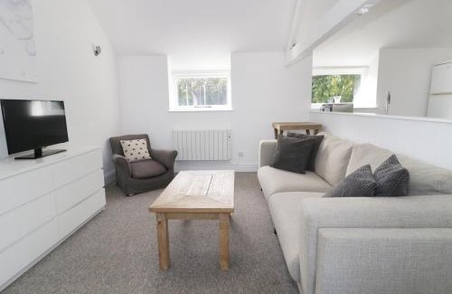 Sedgehill House | Pet-Friendly Orchard Cottage: A 4-Star Gem Awaits