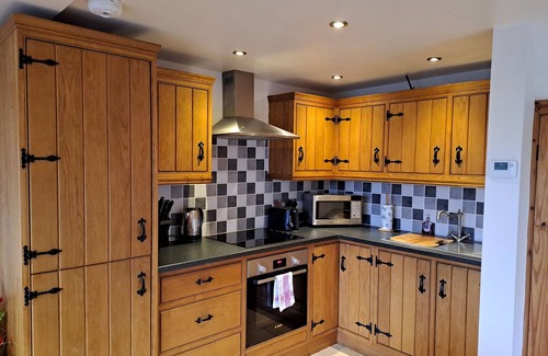 Checkley Cottage | Cozy Orchard Cottage: Pet-Friendly Retreat in Cheadle