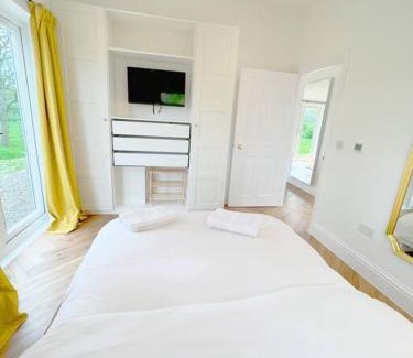 Etchinghill House | Discover Orchard Cottage - Kent: Pet & Child Friendly Retreat