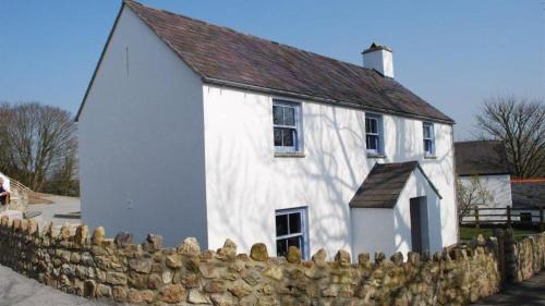 Llangennith House | Family-Friendly Getaway at Orchard Cottage, Landimore