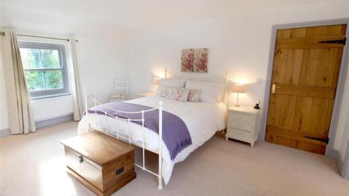 Llangennith House | Family-Friendly Getaway at Orchard Cottage, Landimore