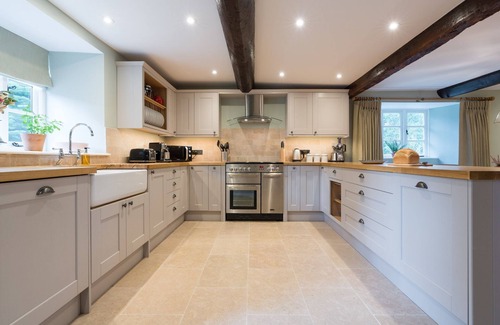 Ilminster Cottage | Orchard Cottage: Ideal Family Retreat for 8 Guests