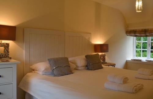 Newton Stewart House | Orchard Cottage: Family-Friendly Retreat with Pet Access