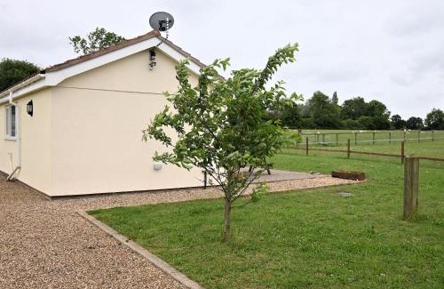 Beccles House | Orchard Farm Cottage: Pet & Child Friendly Retreat