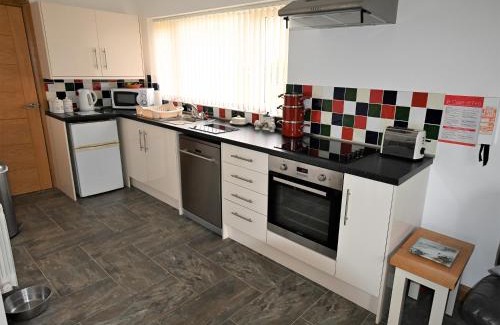 Beccles House | Orchard Farm Cottage: Pet & Child Friendly Retreat