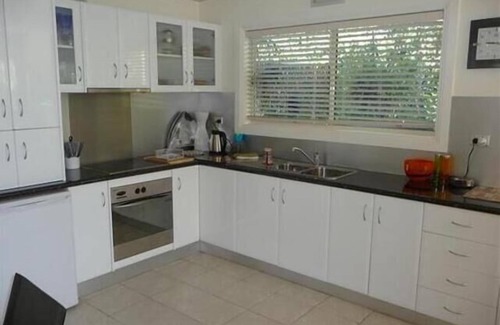 Old Reynella House | Orchard Garden Guest House: Rated 10/10 with Pool & Spa