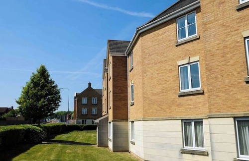 Bradley Stoke Apartment | Family-Friendly Orchard Gate 2 Bedroom Apartment with Breakfast