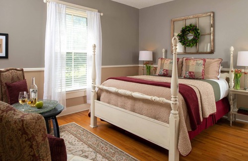 Lovingston Bed & Breakfast | Discover Orchard House B&B: Pool, Spa & Top-Rated Comfort