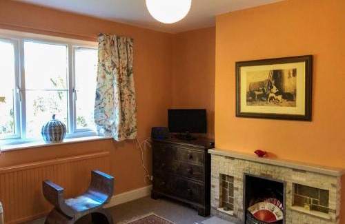 Hempstead House | Inviting Orchard House: 4-Star Stay with Pool & Pet Friendly