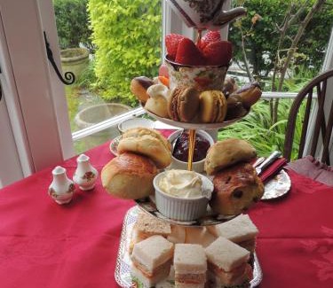 Lynmouth Bed & Breakfast | Oceanfront Escape at Orchard House Hotel with Hot Tub
