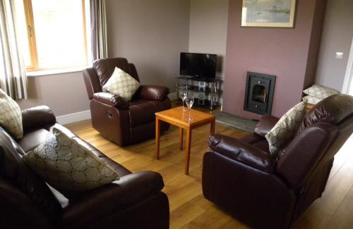 Drimoleague House | Family-Friendly Getaway at Orchard Lodge Bantry, Rated 9/10
