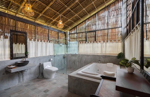 Kaeng Krachan Hotel | Discover Orchard Pa La U: Family-Friendly with Pool & More!