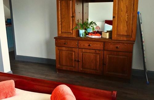 Blackwater House | Family-Friendly Stay at Orchard Stable House Retreat