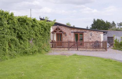 Westcott House | Pet-Friendly Retreat at Orchard View Barn - 4 Star Stay