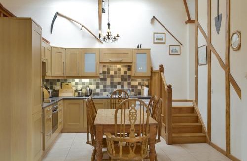 Westcott House | Pet-Friendly Retreat at Orchard View Barn - 4 Star Stay
