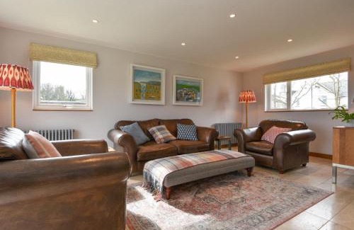 Chillington House | Orchard View: Oceanfront Retreat for Families & Couples