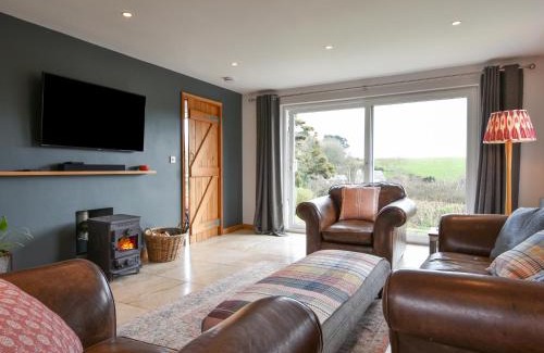 Chillington House | Orchard View: Oceanfront Retreat for Families & Couples