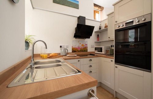 Stoke Rivers House | Discover Orchard View: Family and Pet-Friendly Retreat