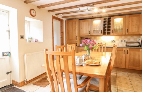 Parwich Cottage | ORCHARD VIEW, pet friendly, luxury holiday cottage in Parwich