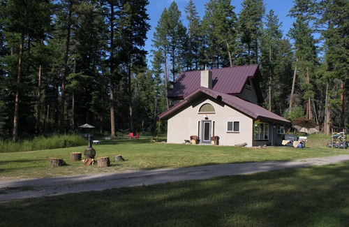 Finley Point House | Idyllic Finley Point Home with Lake View and Spa Amenities