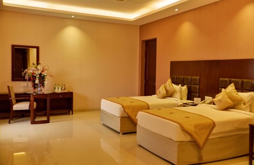 Orchha Hotel | Discover Orchha Palace and Convention Centre: Spa & Pool Retreat
