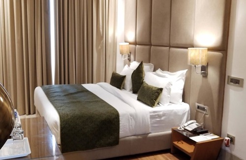 Aligarh Hotel | Discover Orchid Blu: Family-Friendly Hotel with Dining