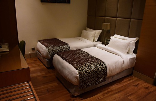 Aligarh Hotel | Discover Orchid Blu: Family-Friendly Hotel with Dining