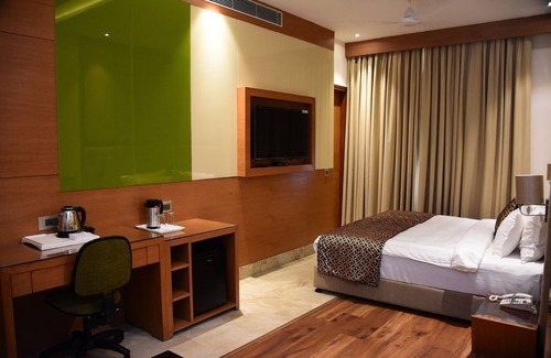 Aligarh Hotel | Discover Orchid Blu: Family-Friendly Hotel with Dining