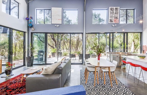 Yallingup Apartment | Orchid Moon: Guest Rated 10/10 with Cozy Kitchen & Breakfast