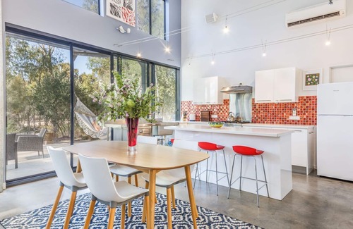 Yallingup Apartment | Orchid Moon: Guest Rated 10/10 with Cozy Kitchen & Breakfast