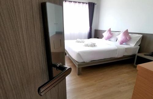 Talat Hotel | Comfortable Orchid Residence Suratthani for Family Getaways