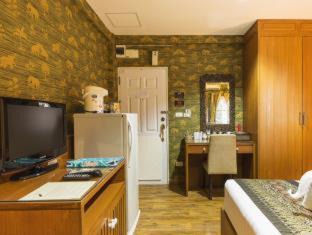 Lat Krabang Hotel | Relaxing Orchid Resort: Family-Friendly with Pool & Dining