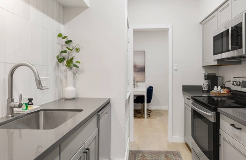 Northgate Apartment | Orchid: Studio Apt, 4 Minute Walk to A&M