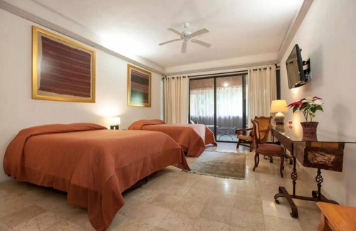 Acapantzingo Hotel | Discover Orchidelirium Casa Hotel: Spa, Pool & Family-Friendly