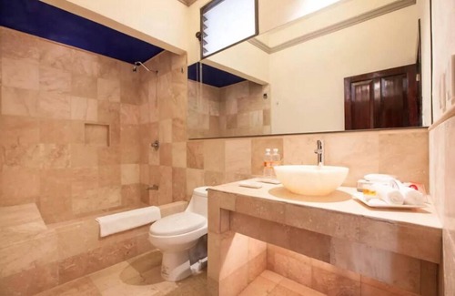Acapantzingo Hotel | Discover Orchidelirium Casa Hotel: Spa, Pool & Family-Friendly