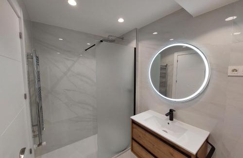 Leon City Centre Apartment | Elegant Ordoño II Suites with Air Conditioning & Wifi