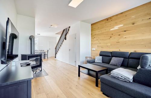 Loucna Pod Klinovcem House | Charming Ore House: Pet & Child Friendly Retreat