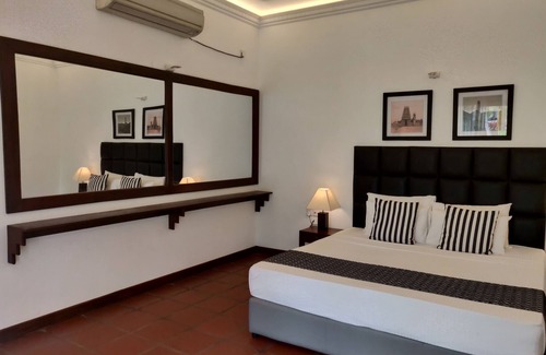 Negombo Hotel | Convenient Oreeka Hotel Near Katunayake Airport with Pool