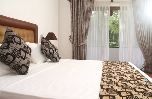 Negombo Hotel | Convenient Oreeka Hotel Near Katunayake Airport with Pool