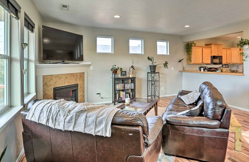 Redmond House | Pet-Friendly Oregon Home Near The Last Blockbuster!