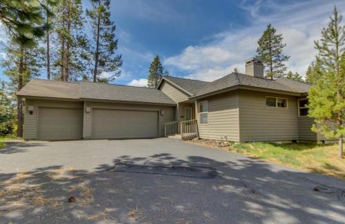 Deer Park House | Explore Sunriver: Family-Friendly Oregon Loop 8 Retreat