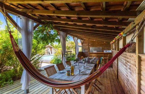 Soustons Villa | Explore Oregonia: Family-Friendly with Pool and Kitchen