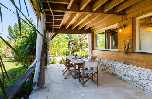 Soustons Villa | Explore Oregonia: Family-Friendly with Pool and Kitchen