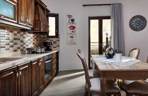 Kamilari Apartment | Experience Orelia Cretan Deluxe Apartments with Ocean Views