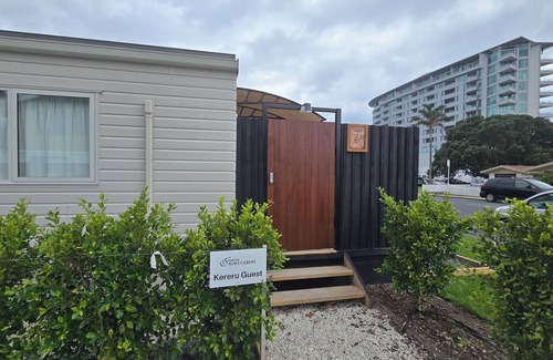 Orewa Cabin | Orewa Kiwi Cabins - Kereru Cabin