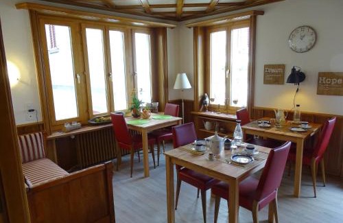 Gersau Bed & Breakfast | Organic BnB Froschkoenig Rigi Burggeist