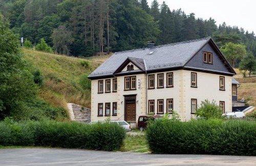 Paulinzella Apartment | Pet-Friendly Oceanfront Stay at Orgelbauerhaus Schulze