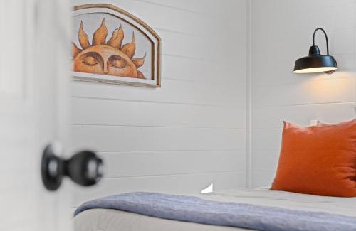 Fredericksburg Cabin | Ori Treehouse Lux Hot tub Fredericksburg Tesla EV