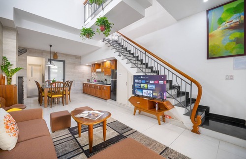 Ngu Hanh Son House | Ideal Orianna House: 5BR Retreat Steps from My Khe Beach