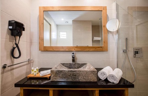 Orient Bay Hotel | Orient Beach Hotel: Family-Friendly with Oceanfront Views
